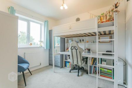 4 bedroom semi-detached house to rent - Photo 5