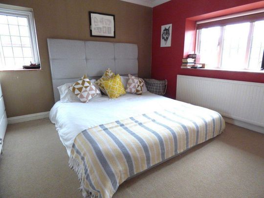 4 bedroom semi-detached house to rent - Photo 1