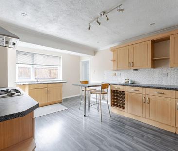 4 bedroom end of terrace house to rent - Photo 5