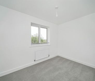 4 bedroom semi-detached house to rent - Photo 3
