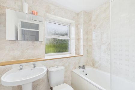 1 bedroom House in Simpson Close, Berkshire - Photo 4