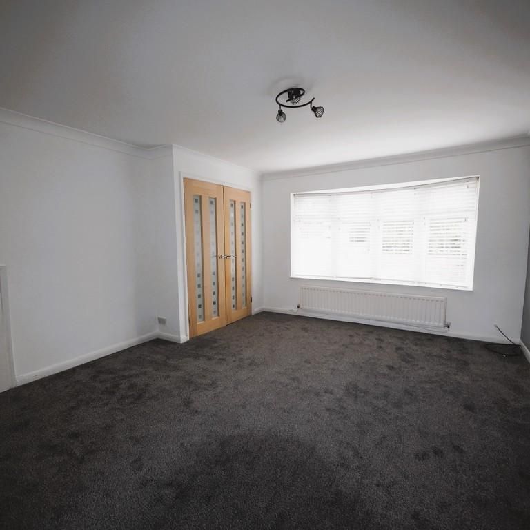 3 bedroom semi-detached house to rent - Photo 1
