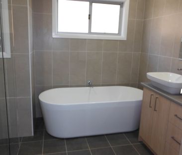 Four bedroom free standing duplex - Photo 5