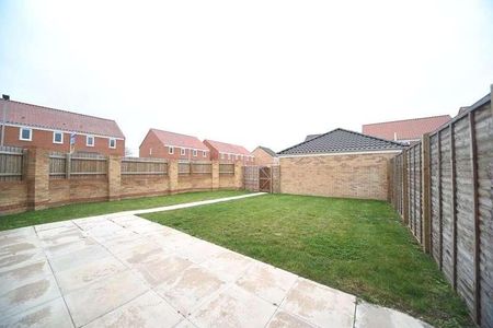 Harrow Drive, Beck Row, Bury St Edmunds, Suffolk, IP28 - Photo 4