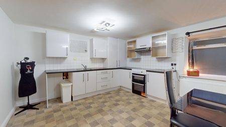 2 bedroom Flat To Let - Photo 4