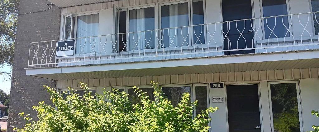 Logement 5 1/2 en location - Photo 1