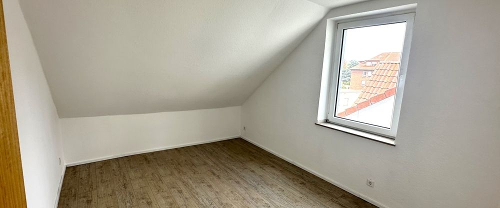 Gemütliche 3-Zimmer-Dachgeschosswohnung in Gelsenkirchen-Buer! Einbauküche inklusive - Photo 1