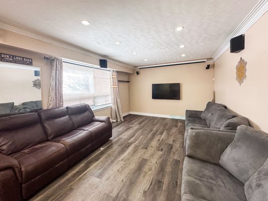 For Lease - 380 Arbor Court Unit# Main floor, Oshawa, Ontario - Photo 1