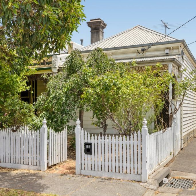 Single Fronted Victorian Residence - Photo 1