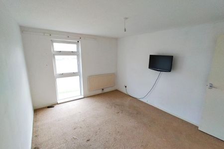 Hopton Road, STEVENAGE - Photo 2