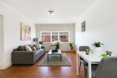 Modern first floor two bedroom apartment in great location! - Photo 5
