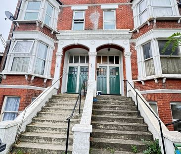 3 Bed Flat, Whipps Cross Road, E11 - Photo 6