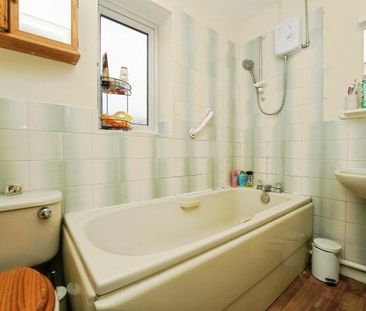 St. Michaels Close, Evesham, WR11 - Photo 4