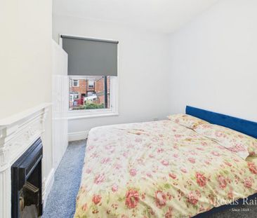 3 bedroom end of terrace house to rent - Photo 3