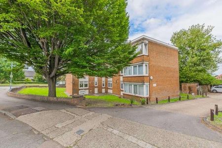 Woodford Green, Chigwell, IG8 - Photo 2