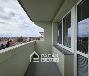 Pronájem nadstandardního bytu 3+1 se dvěma balkony a klimatizací v ... - Photo 1