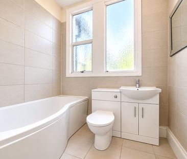 Larkhall Rise, London, SW4 6JY - Photo 2