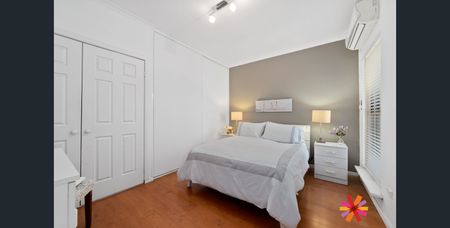 A STYLISH AND CONVENIENT UNIT IN COMO - Photo 5