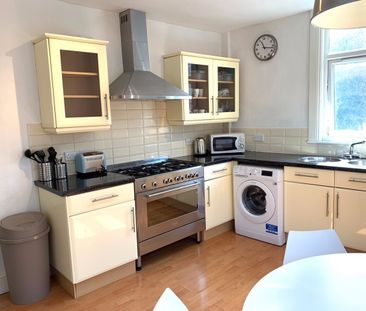 3 Bed Flat, St Marys Road, NW10 - Photo 2