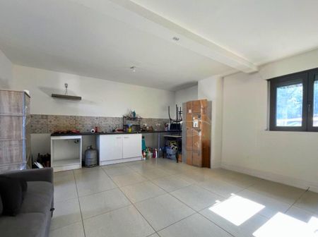 Location Maison 3 pièces 66m² LA RIVIERE 97421 - Photo 2