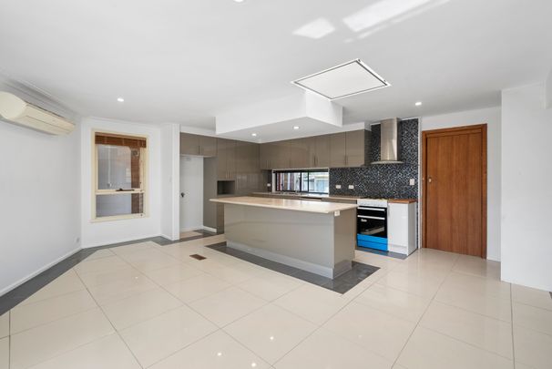 Family haven with spacious living & covered entertaining - Photo 1