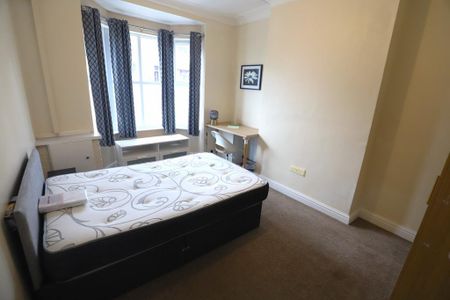 4 bedroom terraced house to rent - Photo 5