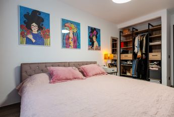 Bright and Cozy 2-Bedroom Apartment with Modern Renovation