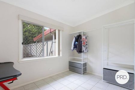 QUIET COURT LIVING! - Photo 2