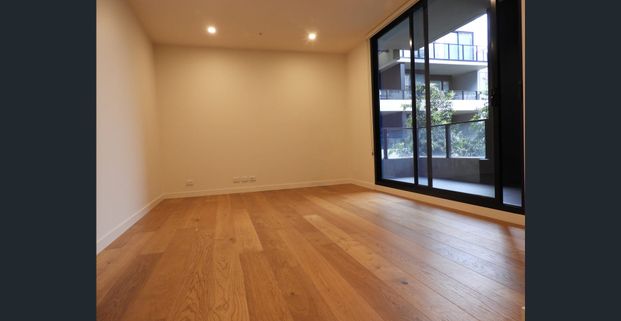 Elegant Large 1 Bedroom (52 SQM) 1 Exceptionally Large Bathroom Apartment with Garden View Perfect Location Short Walking Distance to All Facilities - Photo 1