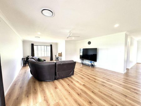Modern Large family home - Photo 2