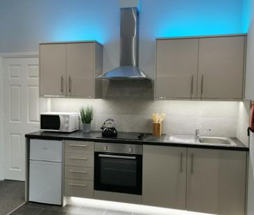 1 bedroom in a house share to rent - Photo 3