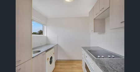 Light & Bright One Bedroom with Harbour Views - Photo 4