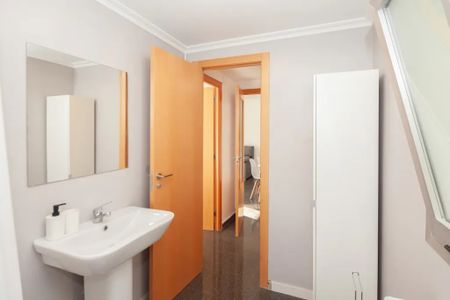 Carrer Aben al Abbar, Valencia, Valencian Community 46021 - Photo 4