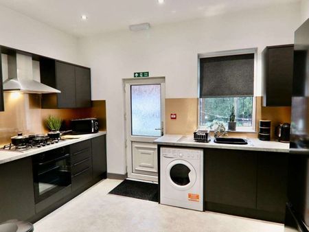 🏡 Brand New 5 Bedroom House Share – Oakes Street, WF2 Room 1 - Photo 4