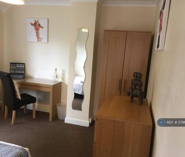 1 bedroom in a house share to rent - Photo 3