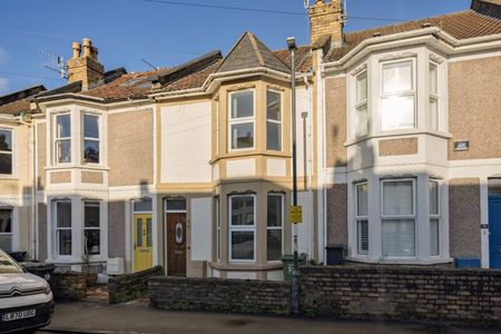 3 Bed House - Photo 4