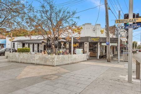 Beachfront Apartment in Prime Brighton-Le-Sands Location - Photo 3