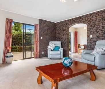 3-Bedroom home -Henderson Convenience! - Photo 5