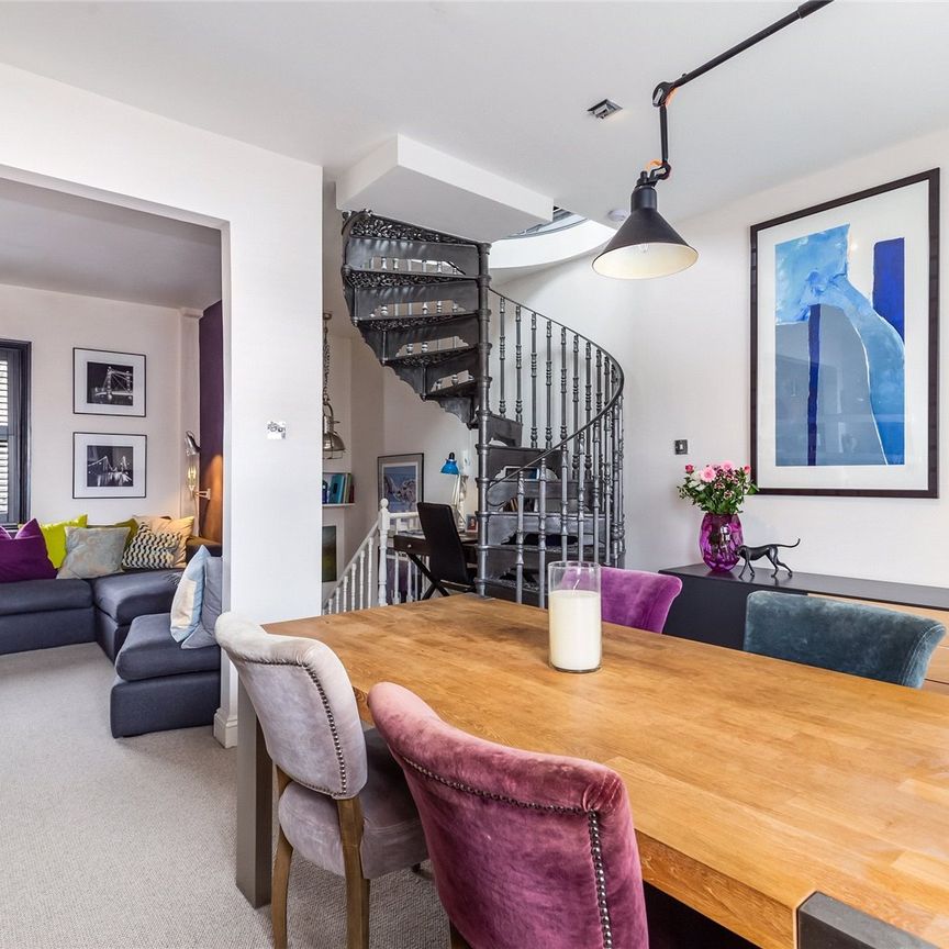 Vicarage Crescent, Battersea Park, SW11, London - Photo 1