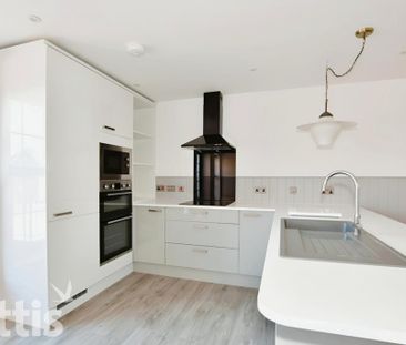 2 bedroom end of terrace house to rent - Photo 2