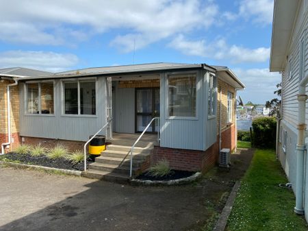 Charming 3-Bedroom Home with Stunning Views - Photo 3