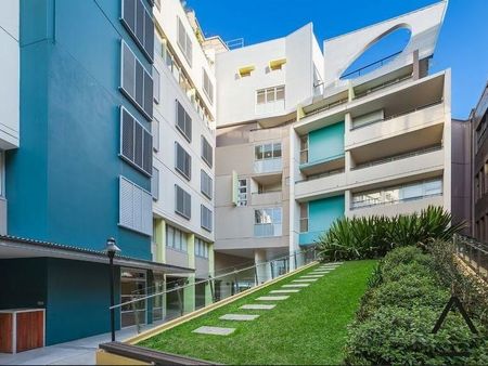 Modern Two Bedroom Apartment in the Heart of Ultimo - Photo 3