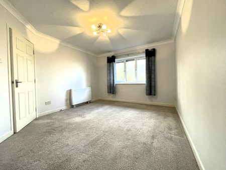 1 Bedroom Flat / Apartment - Frenchmans Creek, Church Crookham - Photo 3