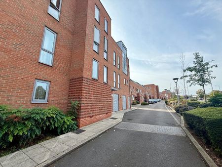Manet Gardens, East Acton, London, W3 7BZ - Photo 2