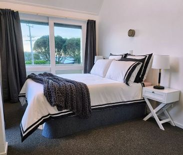 Renovated 2-Bedroom Home Near the Beach - Photo 4