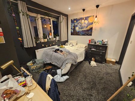 6 Bed - 24 Ashville Grove, Hyde Park, Leeds - LS6 1LY - Student - Photo 2