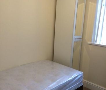 1 bedroom in a house share to rent - Photo 6