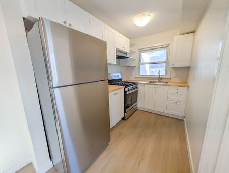 All Inclusive 1 Bed + Den Unit In Welland! - Photo 2