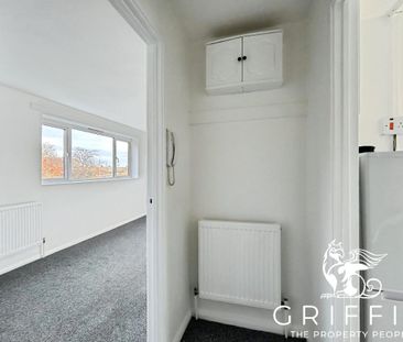 Long Riding, Basildon, SS14 - Photo 1