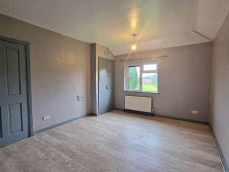 2 bedroom end of terrace house to rent - Photo 3